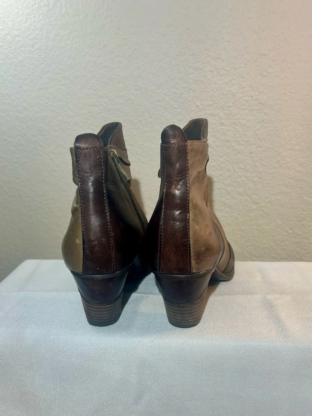 L'ATISTE Two-Tone Brown Leather Ankle Booties